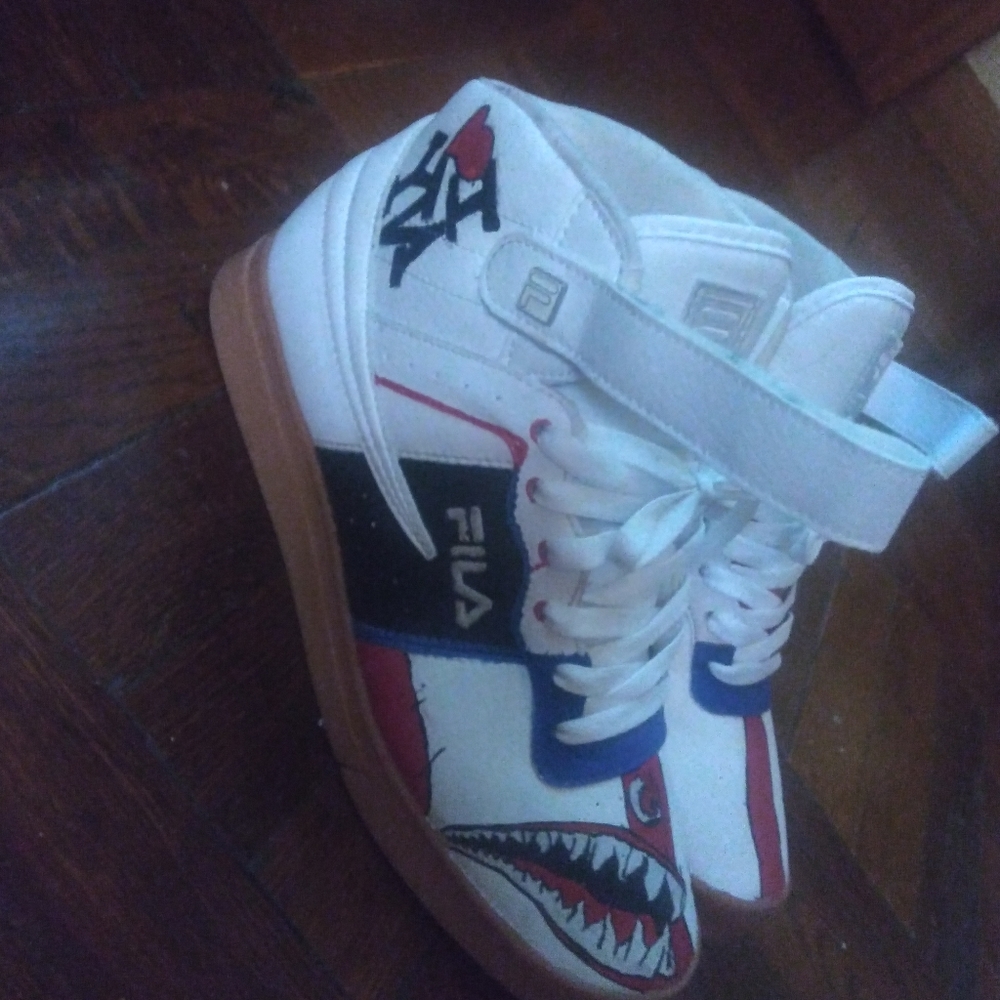 Sneakers - Picture 2 of 4